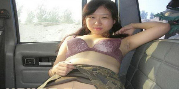 สาวจีนถ่ายรูปโชว์หีในรถ