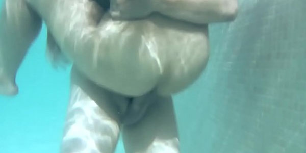 คลิป xvedio ดูฟรี Sex Inside The Poo เย็ดเสียวในสระว่ายน้ำ
