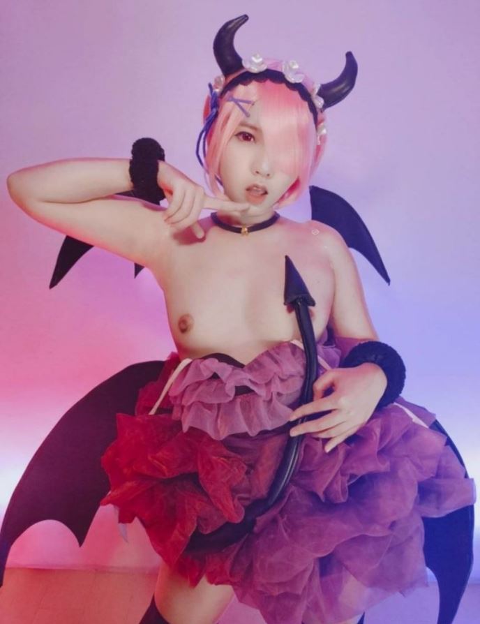 สาวน่ารักคอสปีศาจโชว์หี 1 ดูรูปโป๊ xxx รูปโปํ