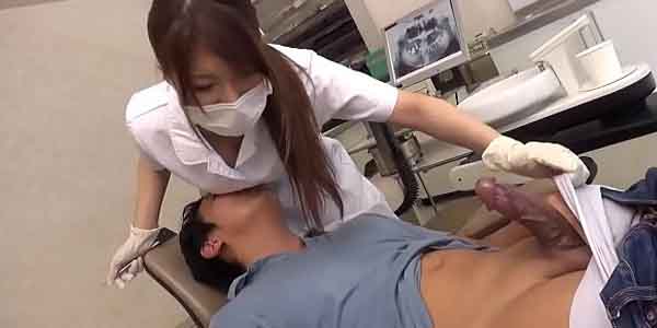 คลิปหลุดพยาบาลเงี่ยนจัด จับควยชักว่าวให้แข็งปั๊งก่อนขึ้นขย่มสุดเสียว เอาแรงไม่พัก หีฟิตอูมตอดควยแน่นจนน้ำหีแฉะกระจาย